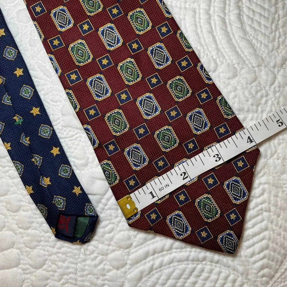 Tommy Hilfiger Men's Burgundy Silk Neck Tie Geometric Medallion Pattern 56